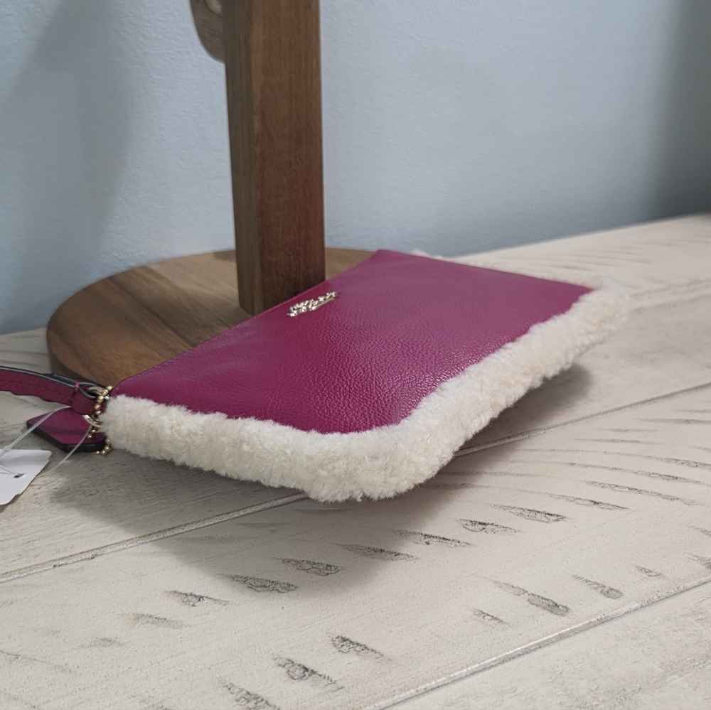 Coach wristlet in pebbled Pink leather with a shearling trim, NWT - Picture 11 of 15